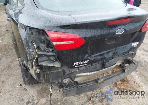 2018 Ford Focus Se z USA, uszkodzony, nr VIN 1FADP3F2XJL206441